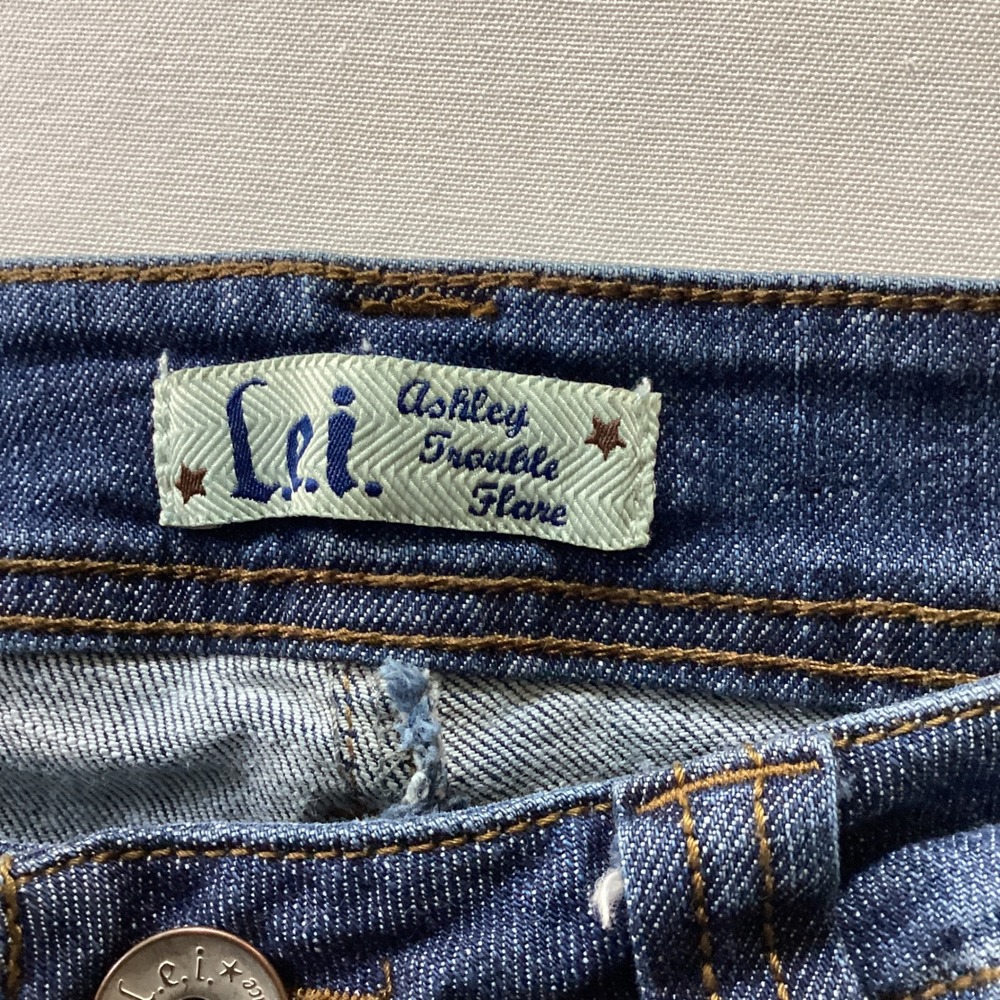 L.e.i Size 7 Low Rise Y2K Flare Jeans Medium Wash Stretch Denim - Picture 3 of 8